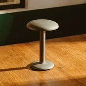 FLOS Gustave LED stalinė lempa, įkraunama baterija 927 aliuminis