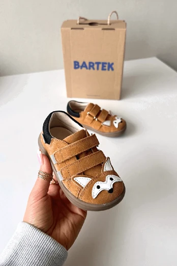 Vaikiški barefoot batai su lapiuko motyvu šviesiai rudos spalvos Bartek