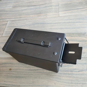 Metalinė įrankių dėžė, Juoda