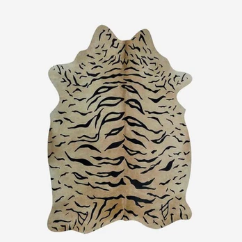 Narma karvės kailio kilimas Tiger, 200x210 cm