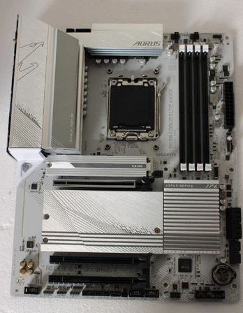 SALE OUT. | Gigabyte USED, , WITHOUT ACCESSORIES, ONLY BACK PANEL INCLUDED