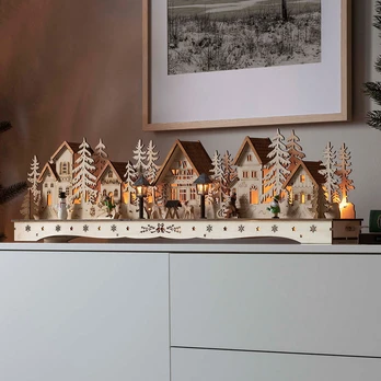 LED žvakių arka kaime, veikianti su transformatoriumi arba akumuliatoriumi