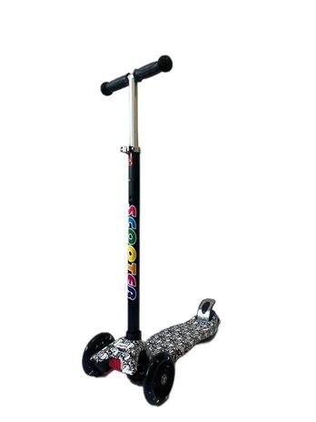 Triratis paspirtukas Scooter, juodas