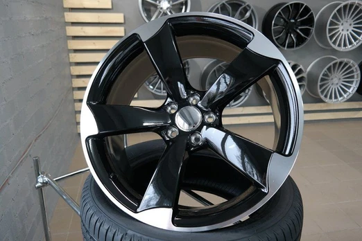 Ratlankis Oman 8X18 5X112 ET42 66,45 BFM
