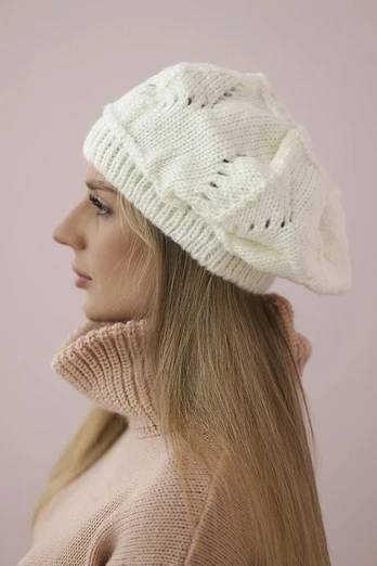 Moteriška žieminė kepurė Sofia, ekru spalvos
