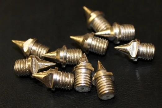 Spygliai bėgimo batams DEDRA, 6 mm, 10 vnt.