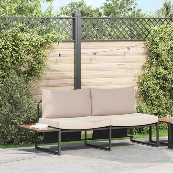 2-Vietė sofa sode su taupe spalvos pagalvėlėmis