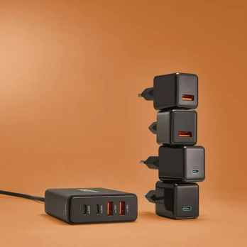Hama 00201979 įkrovimo stotelė su USB-C / USB-A 65 W juoda
