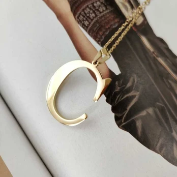 Paauksuotas C raidės kaklo papuošalas NST100C
