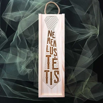 Medinė butelio dėžė "Nerealus tėtis"