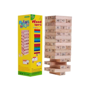 Jenga stiliaus medinis griūnantis bokštas