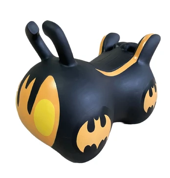 Šokliukas su pompa – Batmobilis