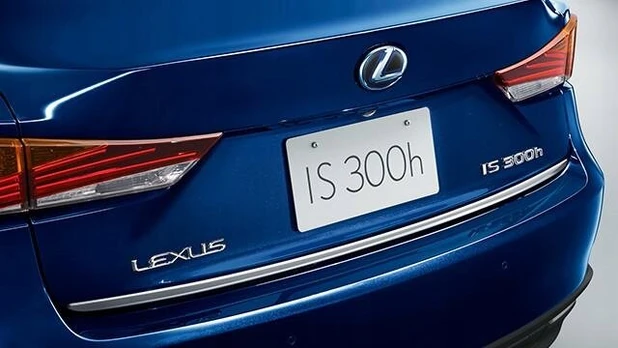 LEXUS IS III 2013- Chromuota atvartų apdaila