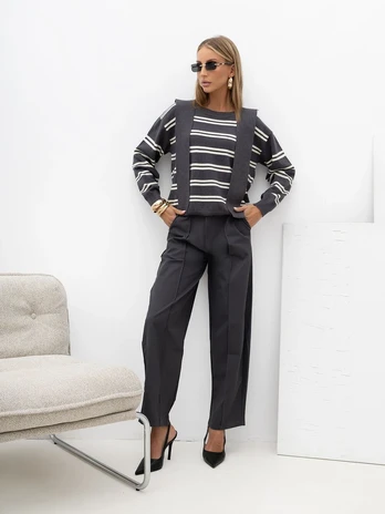 Grafito megztinis su dryžiais