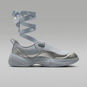 Jordan Wmns Pointe Metallic Silver/ Photon Dust-Smoke Grey - Dydis 36 (IB8597-002 Laisvalaikio batai)