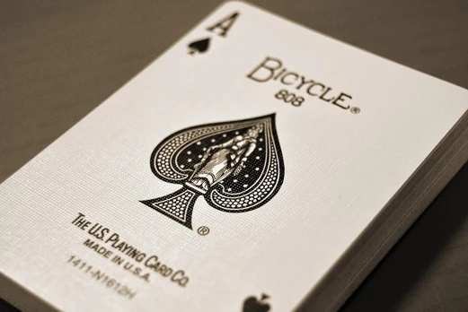 2 "bicycle" kortų kaladės, raudona ir mėlyna