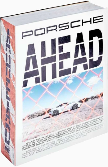 Knyga "PORSCHE AHEAD" prie kavos staliuko