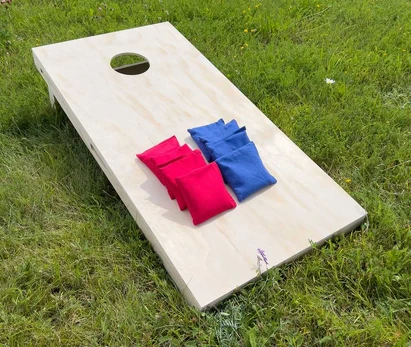 Cornhole žaidimo lenta su 8 maišeliais