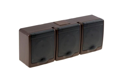 socket BETA,triple 3x2P+PE,IP44 smoky cover, brow