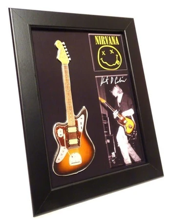 Kurt Cobain: "Nirvana" mini gitara rėmelyje - FMG-001