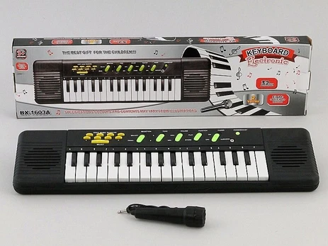 Pianinas su mikrofonu