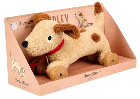 Dudley traukia šunį ant ratų - ThreadBear Design