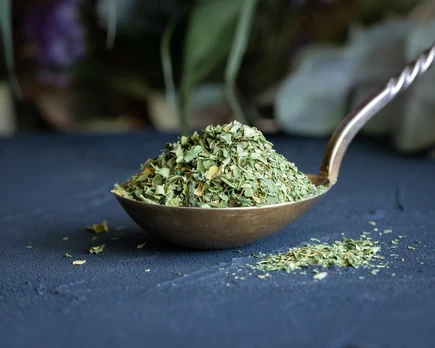 Ekologiški moringa lapai (smulkinti) - 1kg