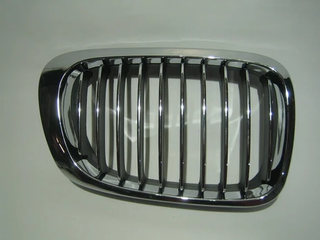 Grotelės BMW 3 E46 51138208686