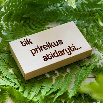 Medinė pinigų dėžutė "Prireikus atidaryti"