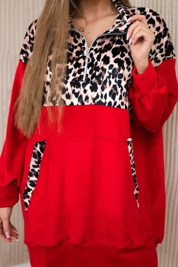 Suknelė su leopardo raštu, raudona