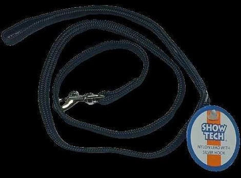 Show Tech Juodas Grooming Ring – 7mm Wide with Sidabrinis Snap Hook, Durable Design