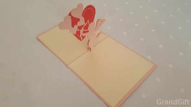 Kupidonas šaudo širdimis, 3d Valentino dienos atvirukas