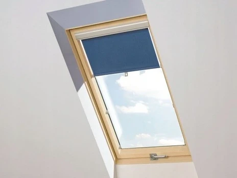 Stoglangio roletas Fakro, pusiau užtemdantis