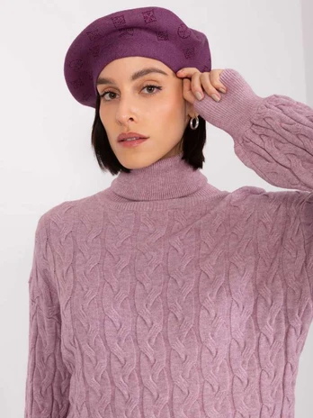 Kepurė tamsiai violetinės spalvos