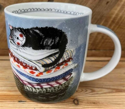 „GiftWorld“ puodelis M29 katė ant skalbinių krepšelio