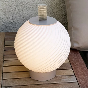 „Brilo unplugged Globe“ LED stalinė lempa su akumuliatoriumi, smėlio