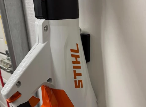 Garageprintslt STIHL BGA60/50 sieninis laikiklis