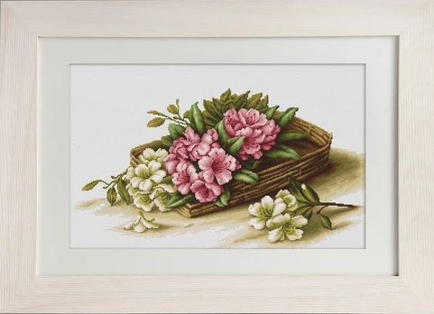 Basket with flowers SG510