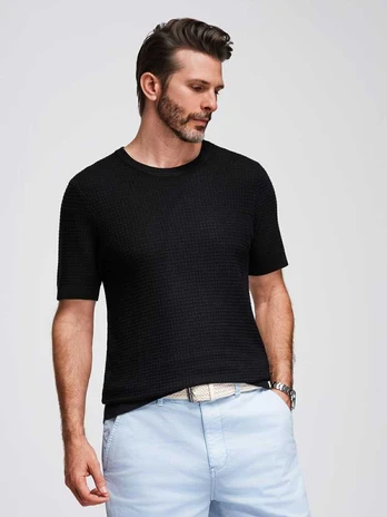 men's t-shirt-juodas