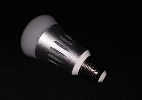 Lempa LED išman. RGB+W E27 7W 600L XS-SLD02