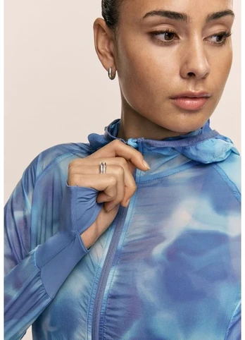 Moteriška bėgimo striukė CASALL Breeze Printed, tamsiai mėlyna