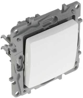 KRYŽMINIS JUNGIKLIS LE-764504 Niloe 10 A LEGRAND