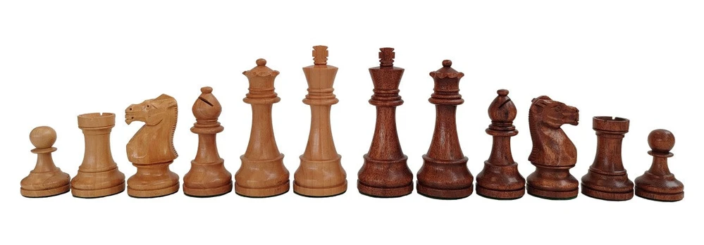 AKACIJOS medienos šachmatų figūros. Aukštis: 9,7cm., diametras: 3,6cm.