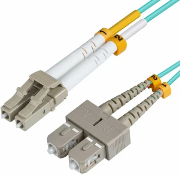 „MicroConnect Duplex LC/SC 50/125 µm OM3 7m“ (FIB422007)
