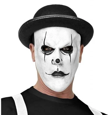 Boland Traciks Harlekin maske med bowlerhat.