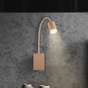 „Brilo unplugged Smooth“ LED skaitymo lemputė su akumuliatoriumi, smėlio