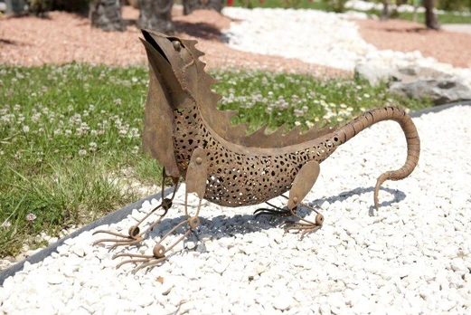 Sodo dekoracija metalinis IGUANA, plotis 770 mm., aukštis 480 mm.