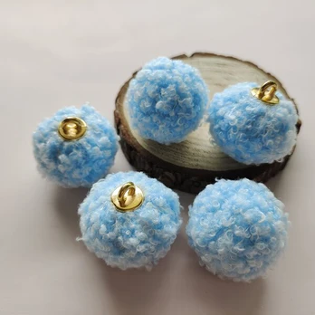 Pompom papuošalas, Šviesiai mėlynas
