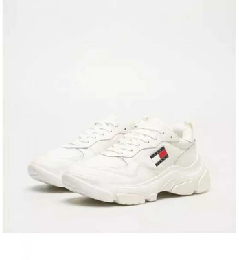Tommy Hilfiger bateliai
