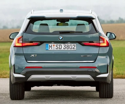 BMW X1 (U11) 2022+ CHROME LEAF bagažinės dangčiui